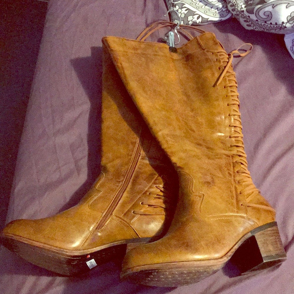 Size 11 torrid lace back boots
